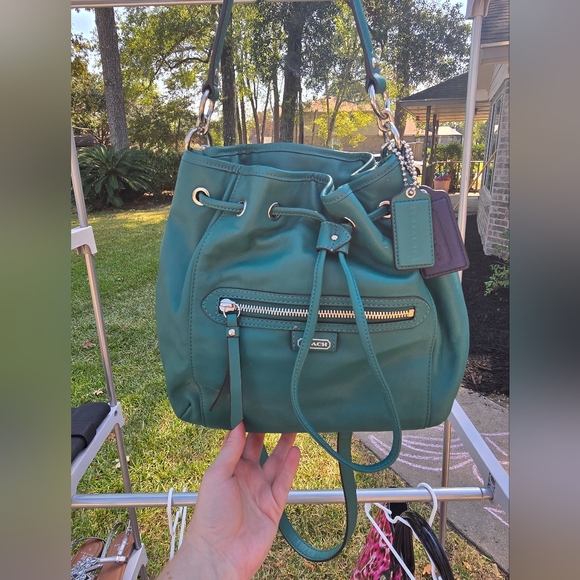 Authentic Coach 25661 Daisy Leahter Drawstring convertible shoulder bag - Picture 1 of 5